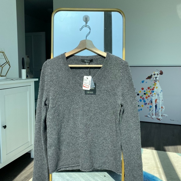 100% Cashmere Sweater with Wide-Sleeve NWT - Picture 2 of 8